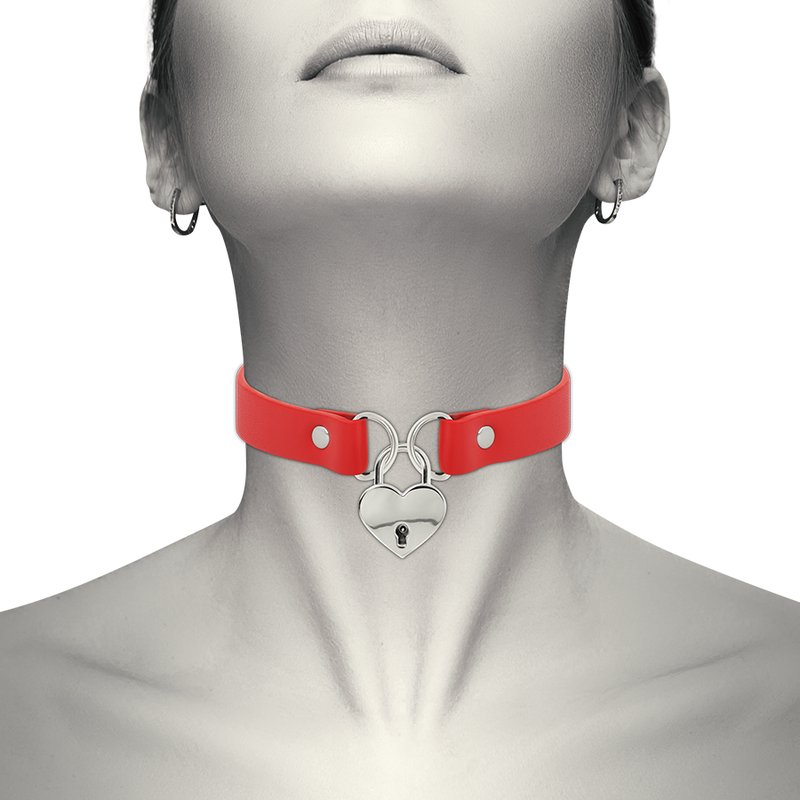 Coquette Chic Desire - Collana in Pelle Vegana Rossa con Accessorio Cuore con Chiave - immagine 2